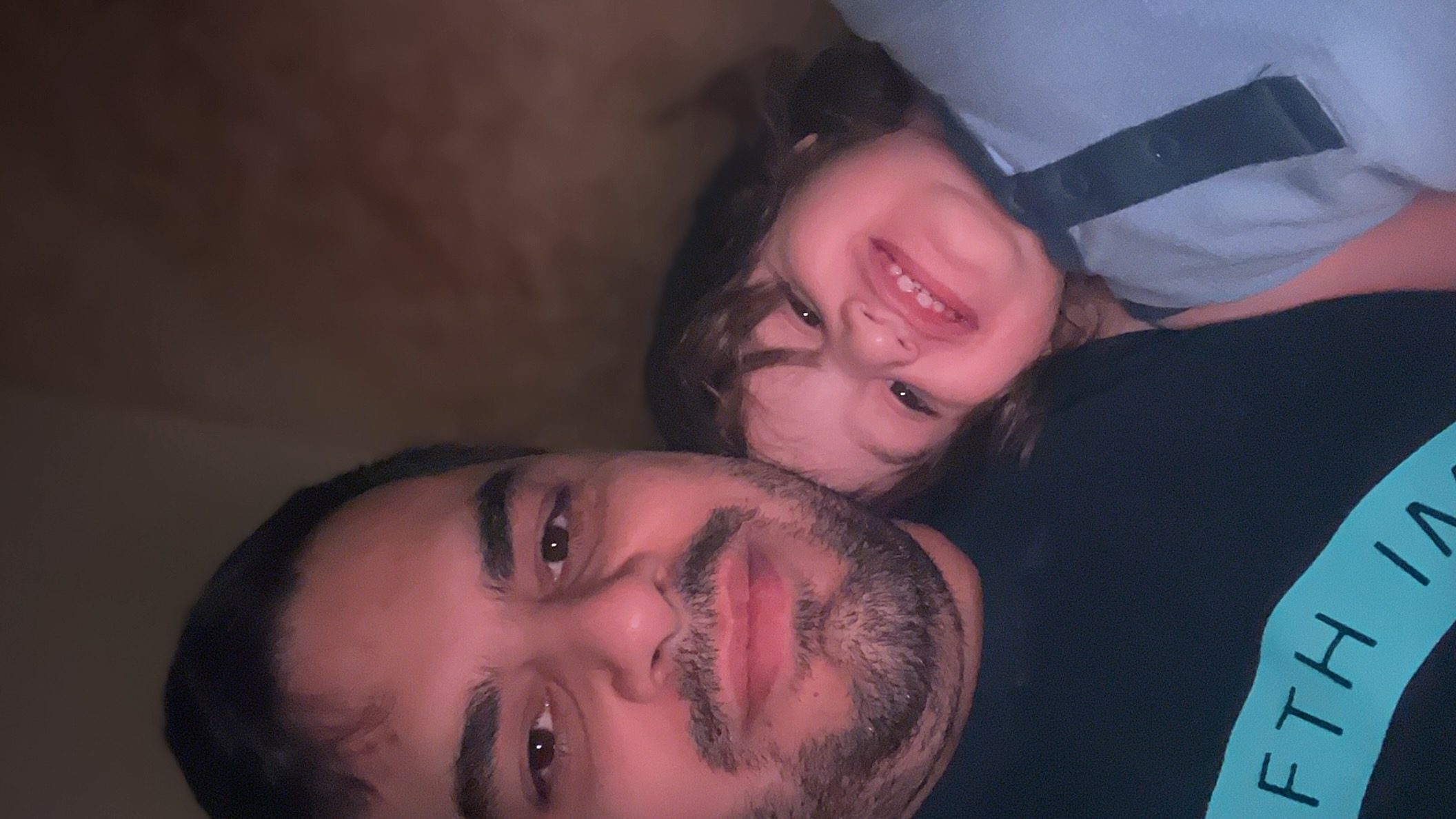 لیام کنار بابا